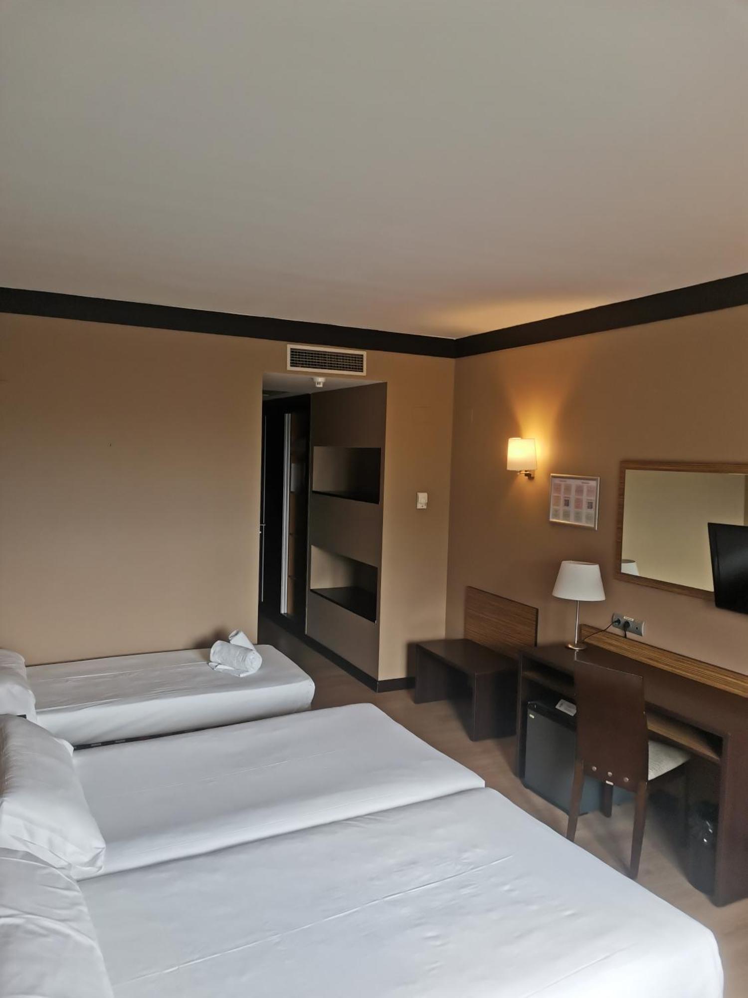 Aparthotel Attica 21 Valles Сабадел Екстериор снимка