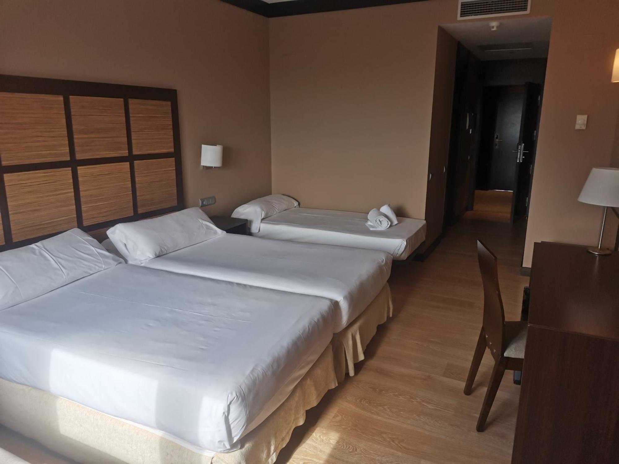 Aparthotel Attica 21 Valles Сабадел Екстериор снимка
