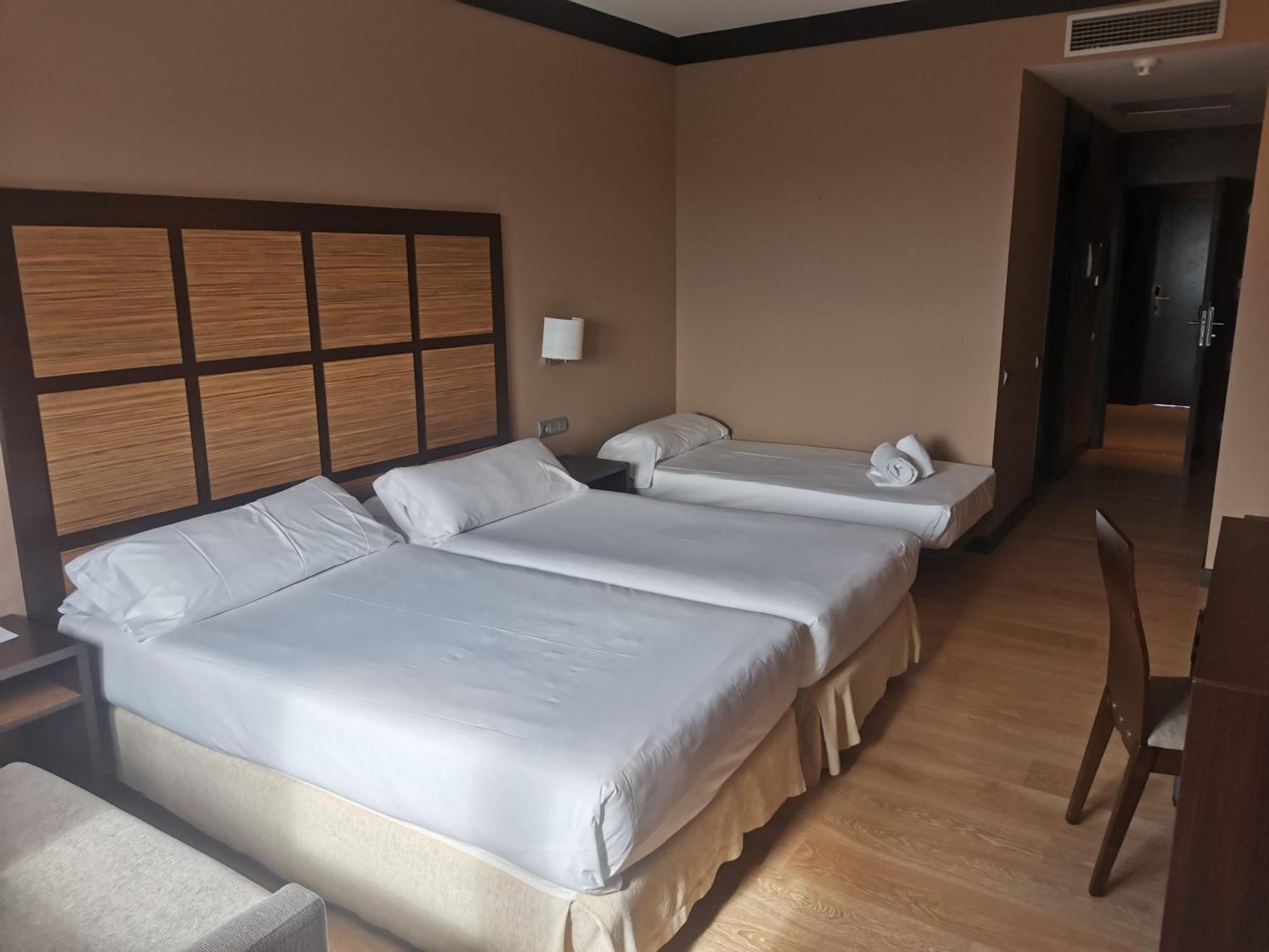Aparthotel Attica 21 Valles Сабадел Екстериор снимка
